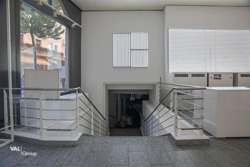 Grosses und helles Mietlokal an lebhafter und hochfrequentierter Strasse