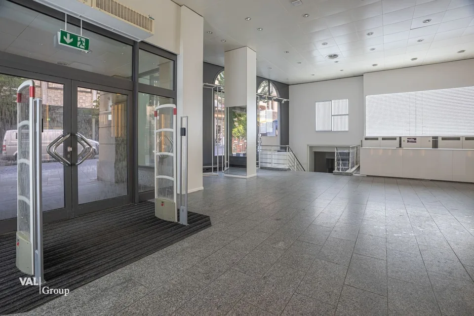 Grosses und helles Mietlokal an lebhafter und hochfrequentierter Strasse