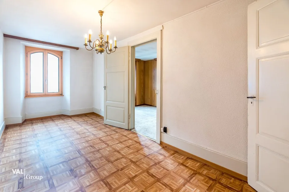 Nostalgie trifft Potenzial: Grosszügige 4.5 Zimmer-Wohnung mit Seele