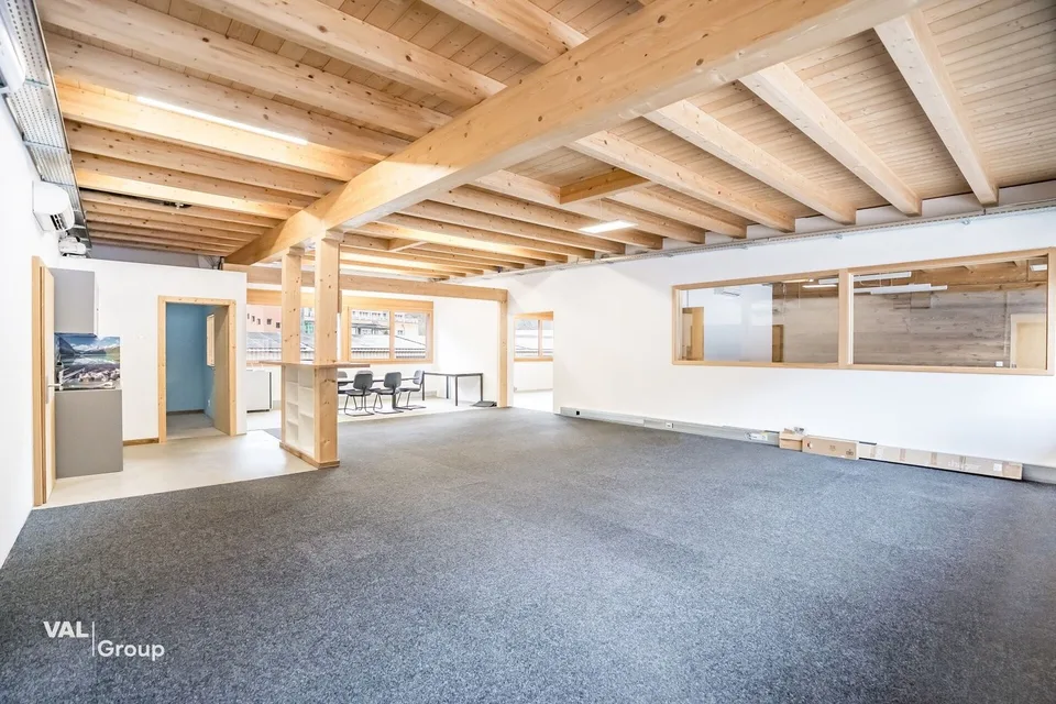 Grosszügige Gewerbehalle zur vielfältigen gewerblichen Nutzung an bester Lage Mitte