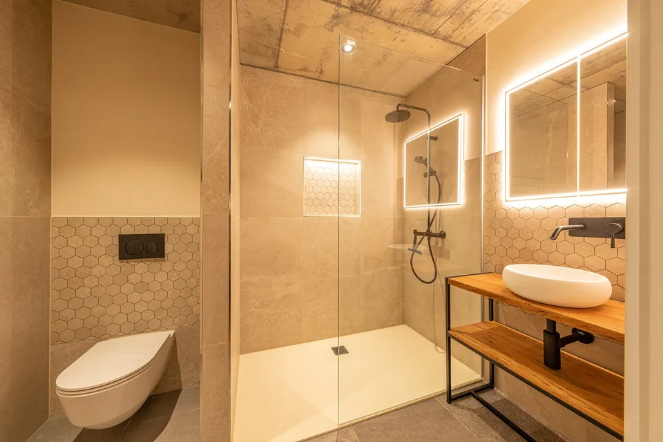 Modernes Loftzimmer in Naters