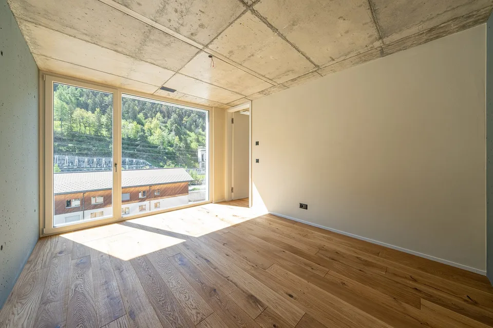 Modernes Loftzimmer in Naters