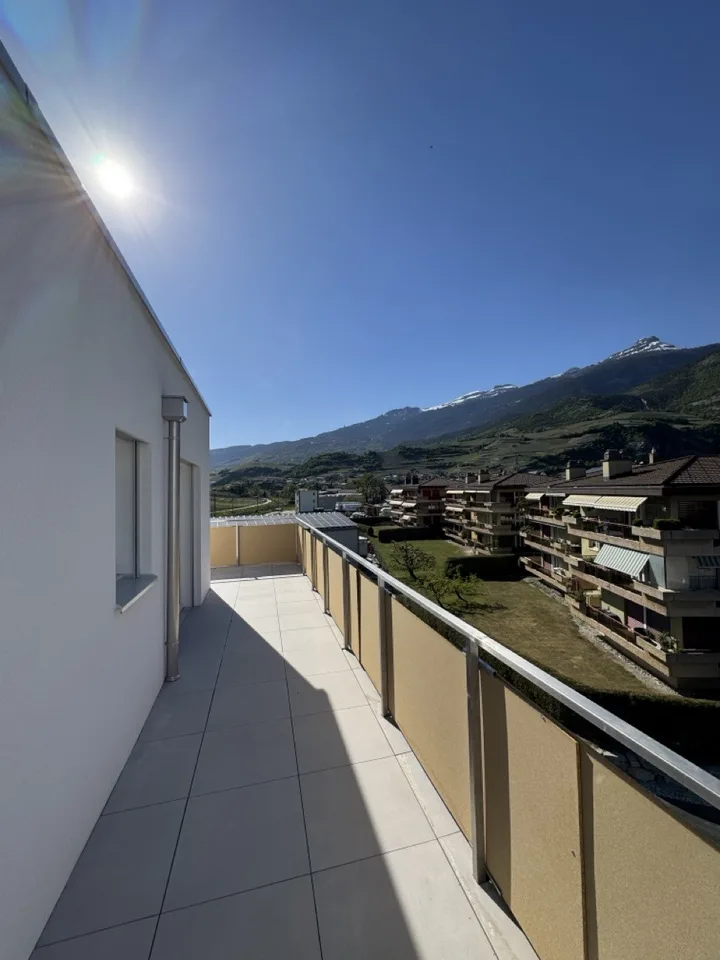 Moderne 2.5 Zimmer Penthouse