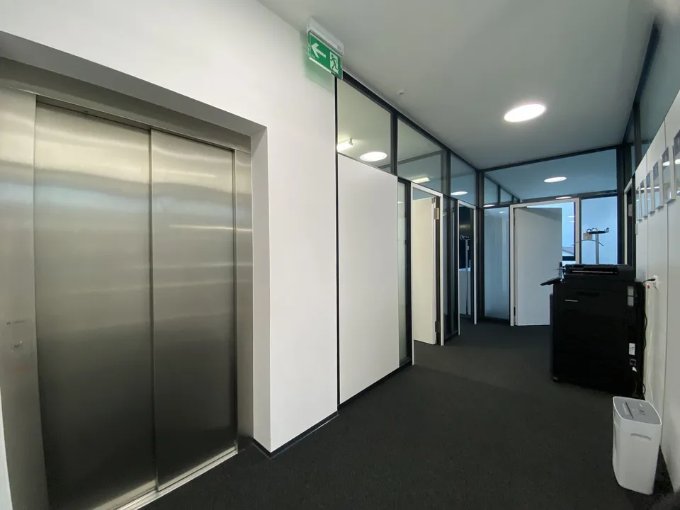 Möbliertes Büro in Mitbenutzung am Bahnhof Leuk