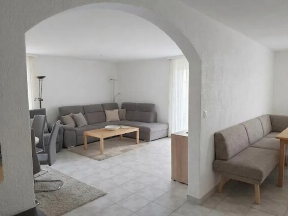 4.5-Zimmer-Wohnung mit Balkon und Lift in Susten