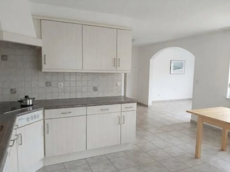 4.5-Zimmer-Wohnung mit Balkon und Lift in Susten