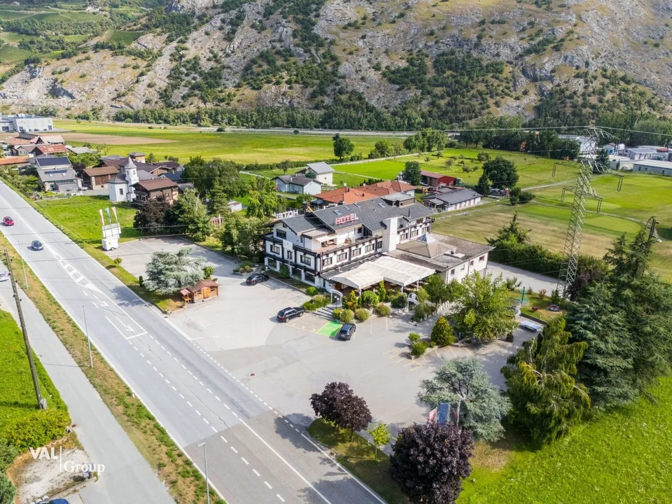 Superior Hotel inkl. Entwicklungsprojekt auf insgesamt 6'000 m2 Grundstück