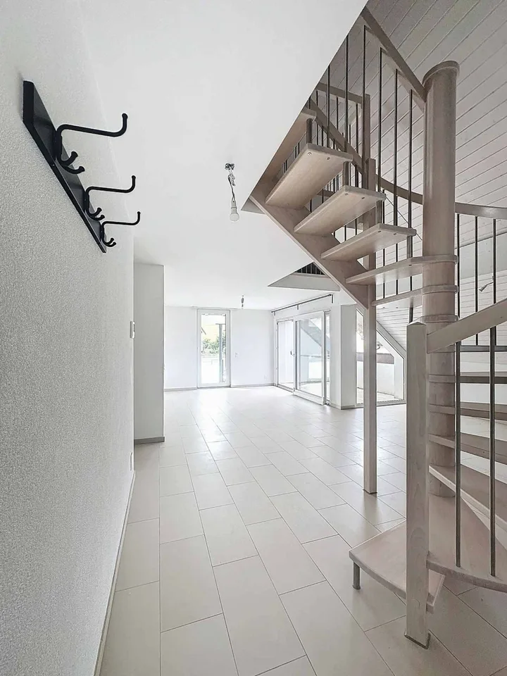 Magnifique logement de 4.5 pieces en duplex, situe dans les combles d’un immeuble en PPE, disponible de suite.