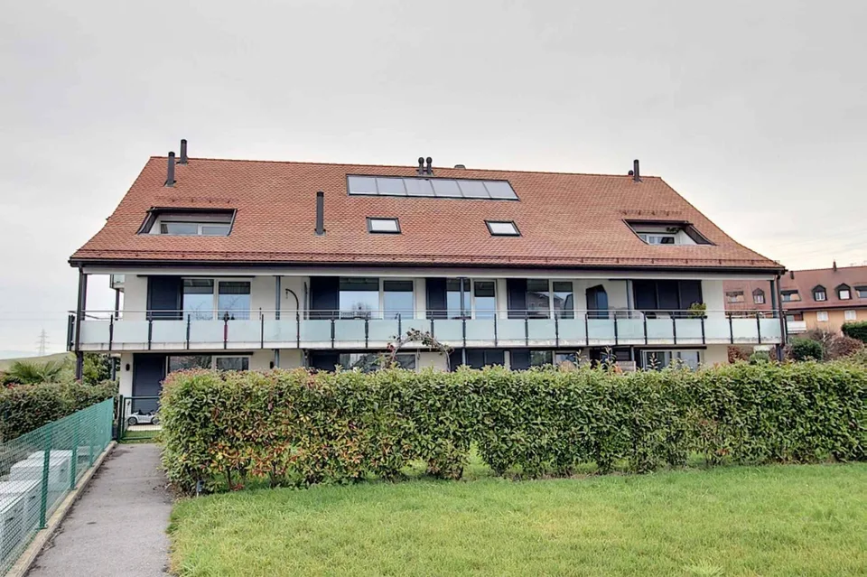 Magnifique logement de 4.5 pieces en duplex, situe dans les combles d’un immeuble en PPE, disponible de suite.