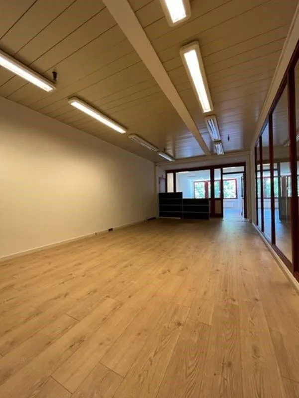 Vos nouveaux bureaux proche de l'autoroute ! – foto 6 di 11