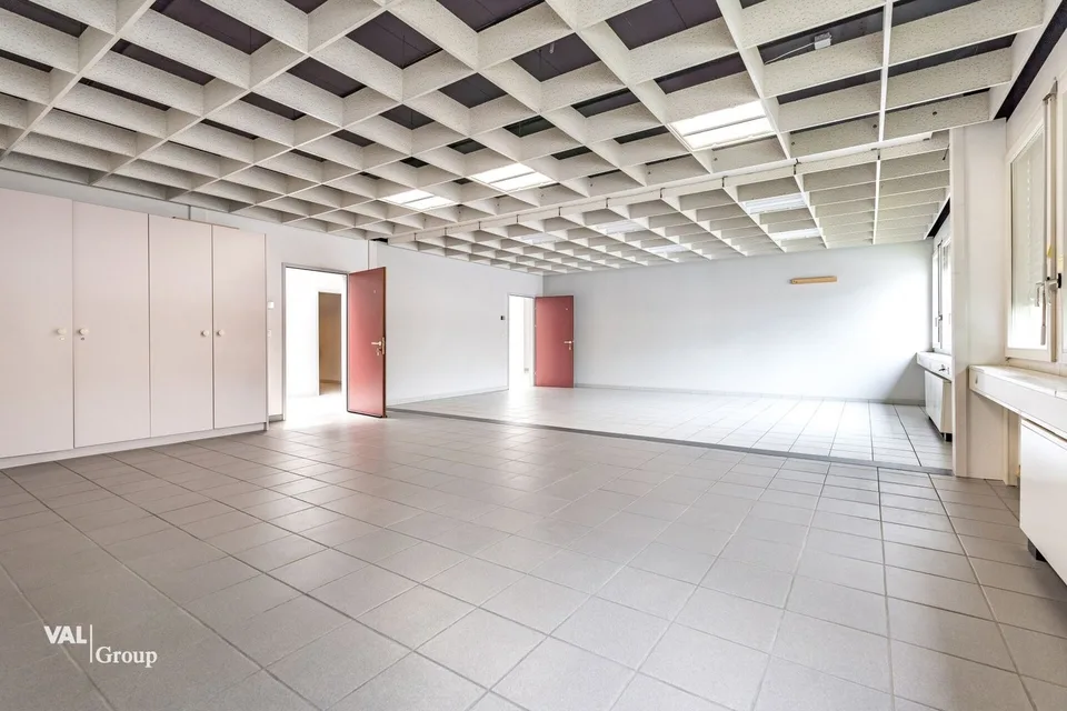 Espace administratif moderne et lumineux