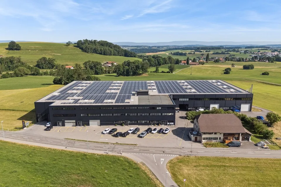 Dépôt de 322 m² au 1er étage  proche autoroute