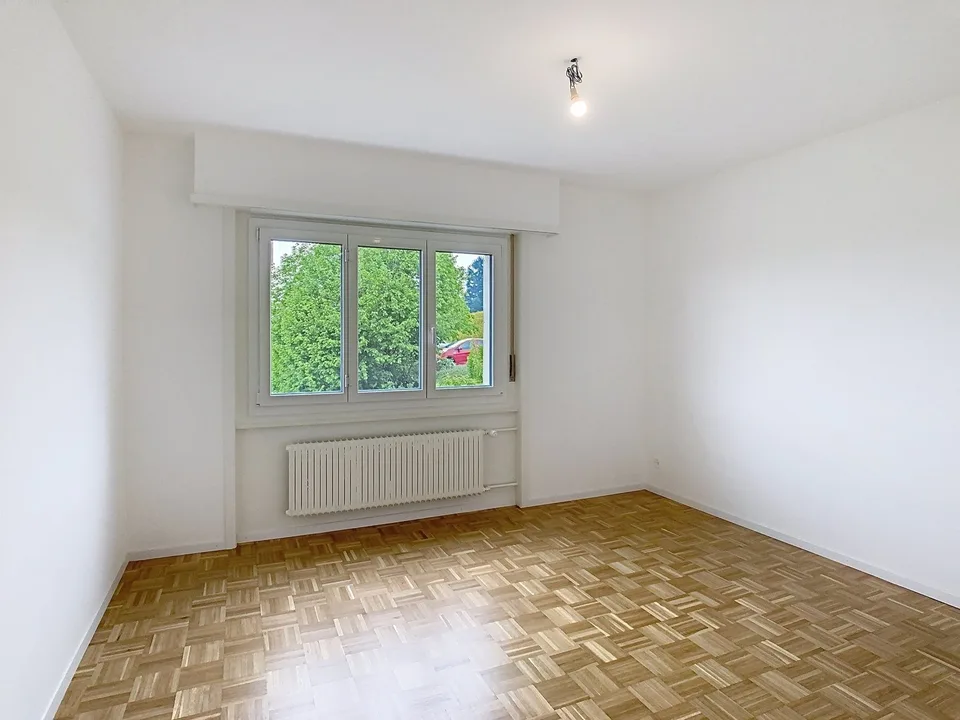 Lumineux logement traversant avec vue imprenable et deux balcons !