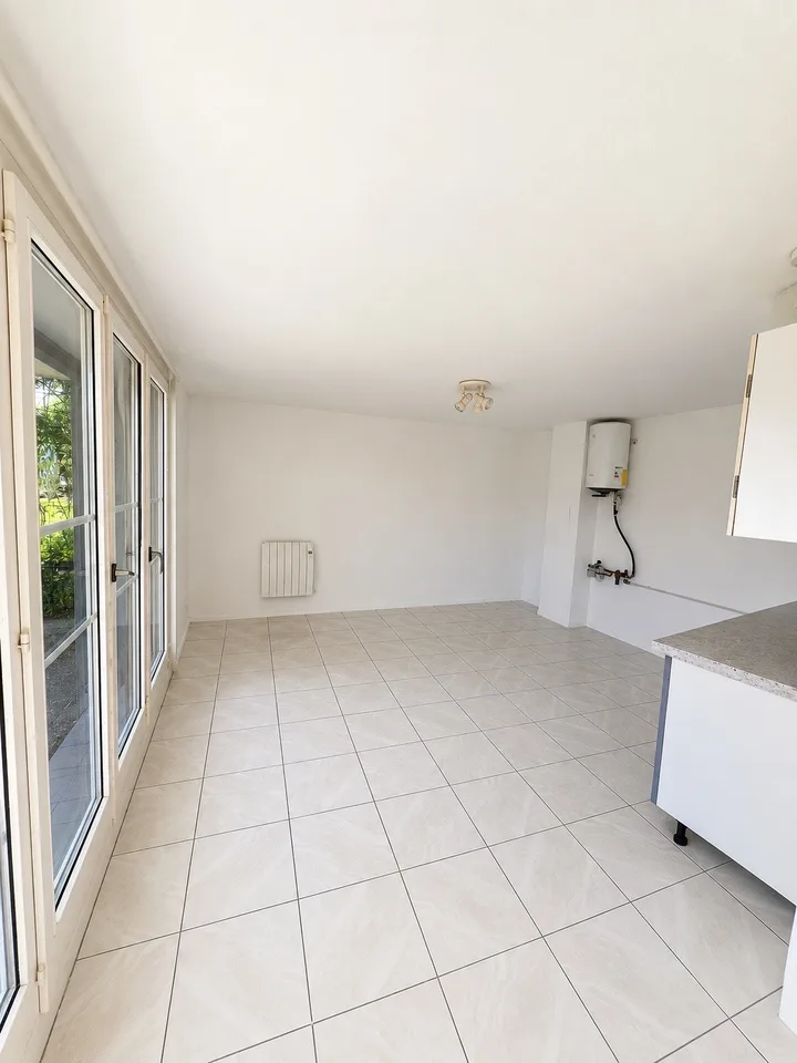 Studio avec une grande terrasse
