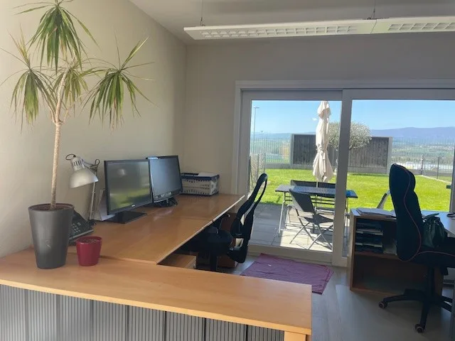 A louer 2 places de travail/bureaux