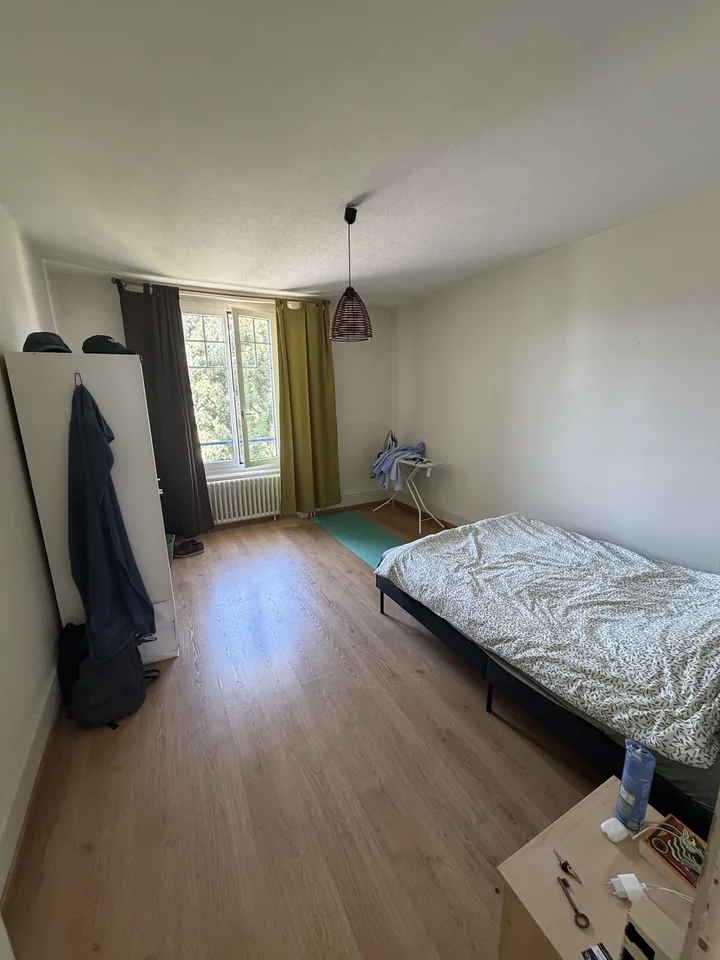 Chambre meublée et confortable dans une colocation calme