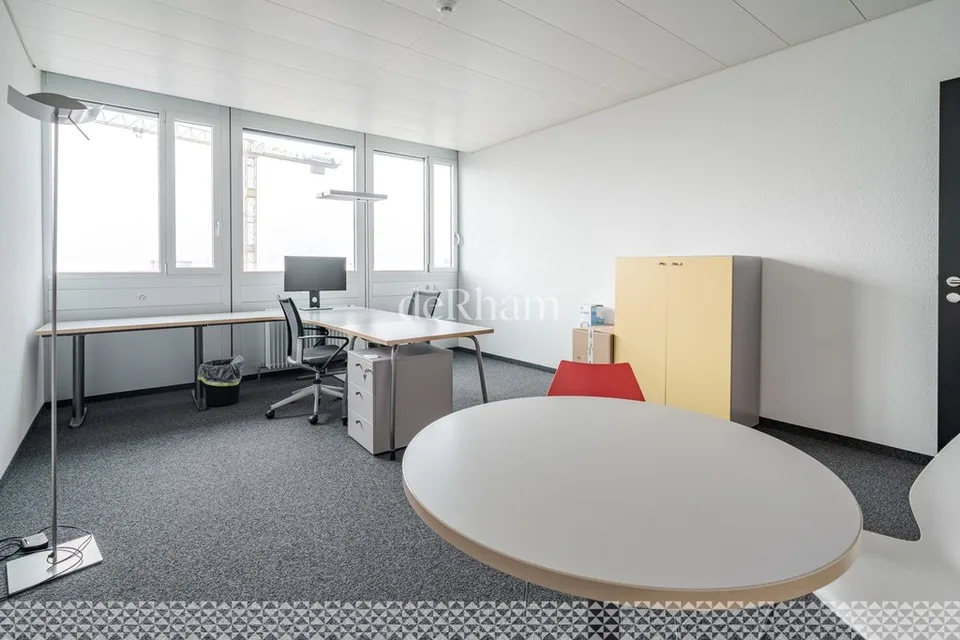 Agréables et fonctionnels bureaux de 468 m2 au coeur d'Y-PARC