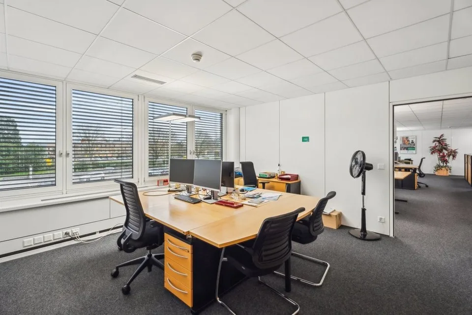 Magnifique bureau à proximité des axes autoroutiers !