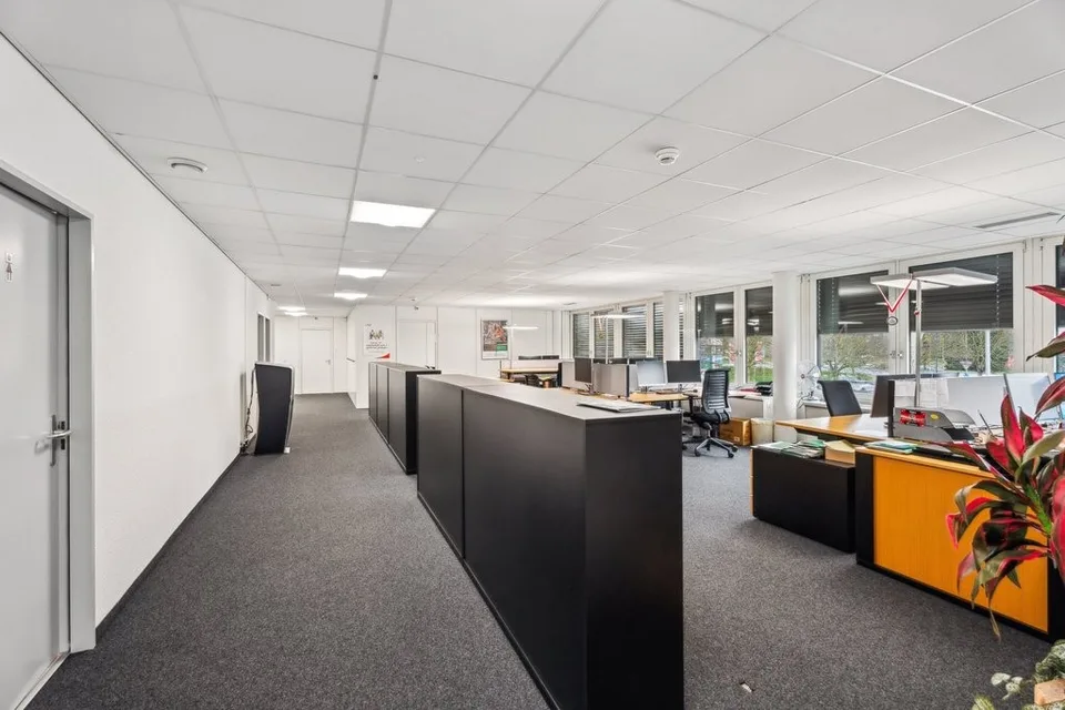 Magnifique bureau à proximité des axes autoroutiers !