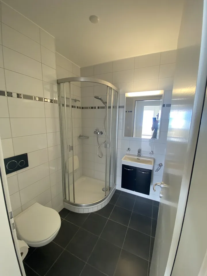 1 minute walk from Montreux train station! Air conditioning too.