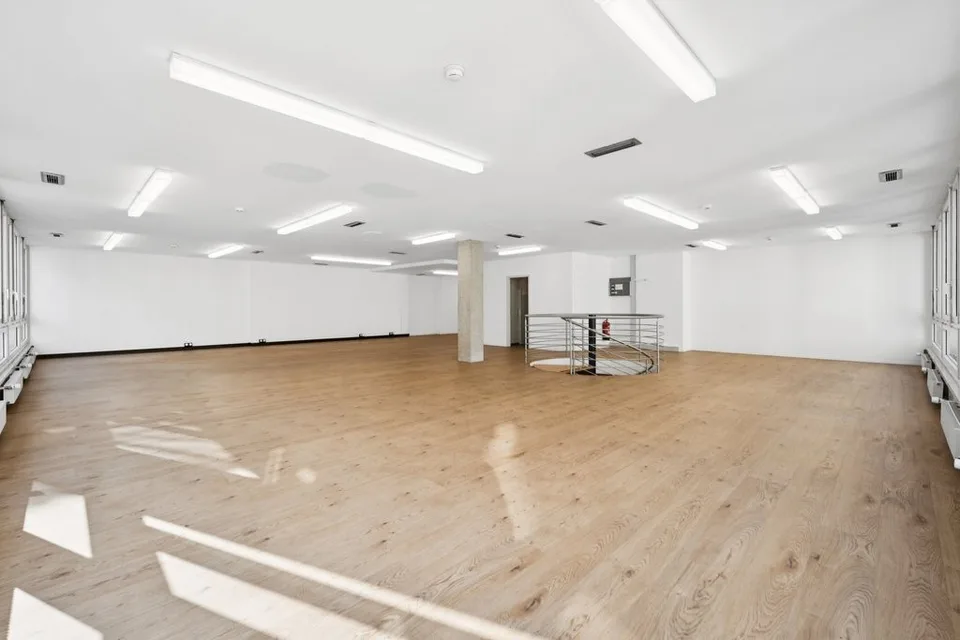 Opportunité unique ! Bureau de 260m2 sous-gare à louer
