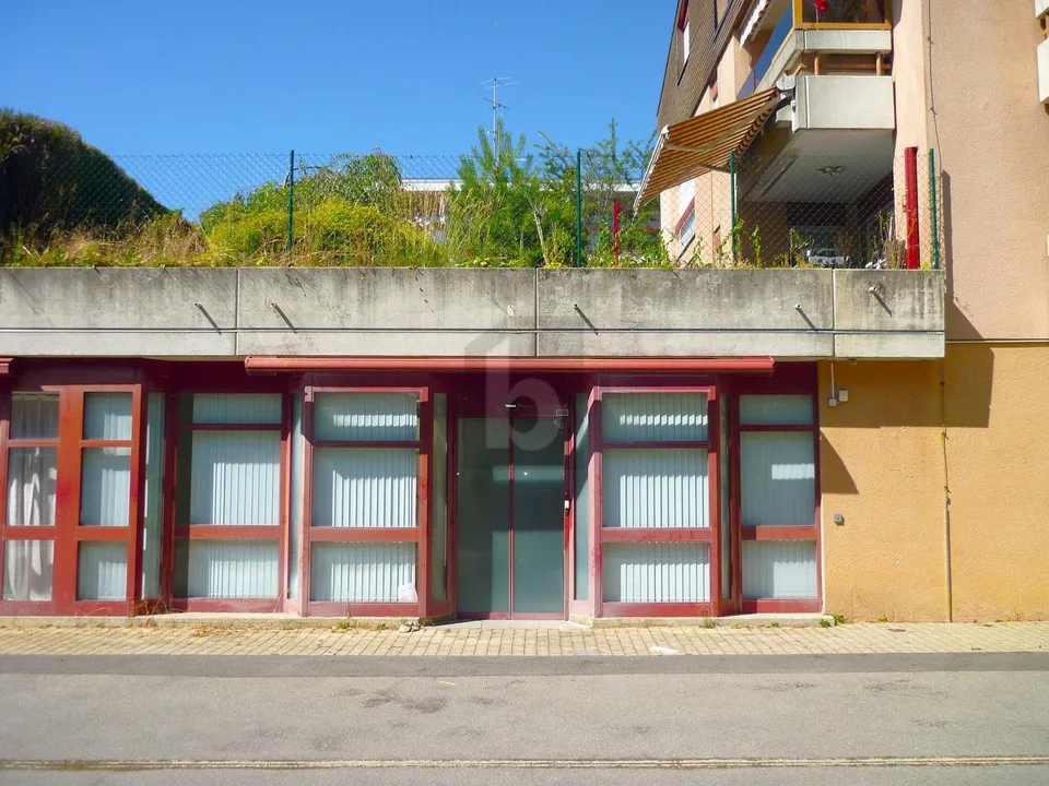 LOCAUX FONCTIONNELS, EMPLACEMENT STRATÉGIQUE
