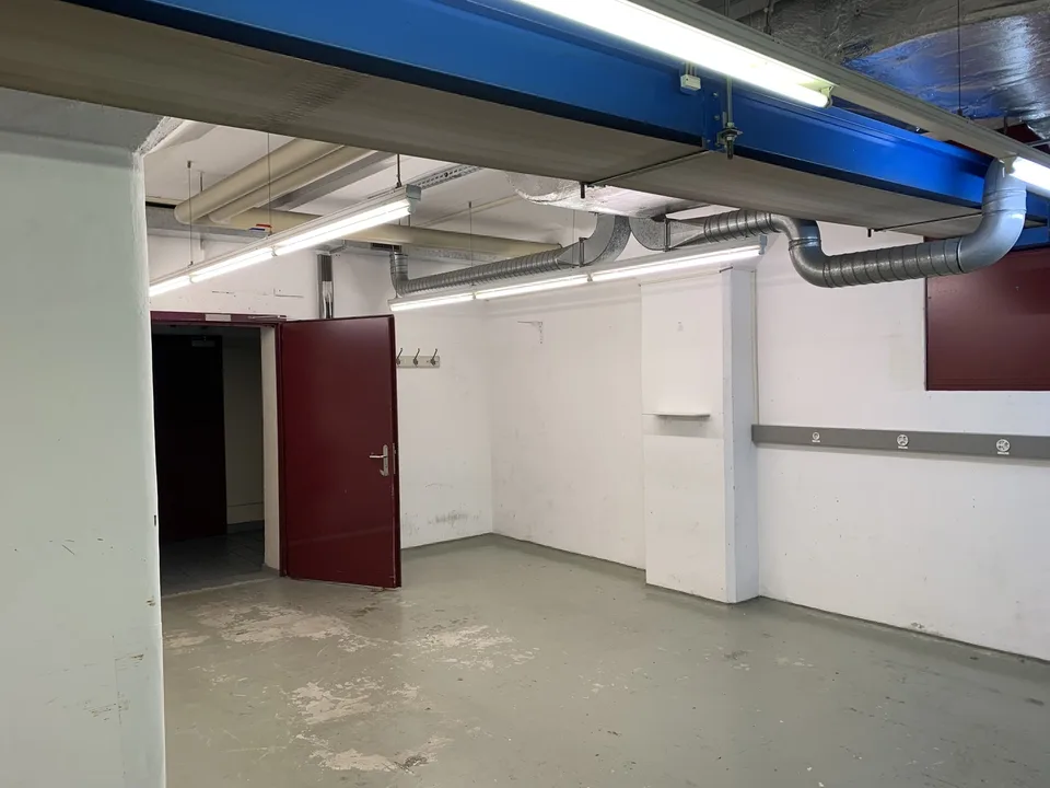 Dépôt de 50 m2 au sous-sol avec ascenseur