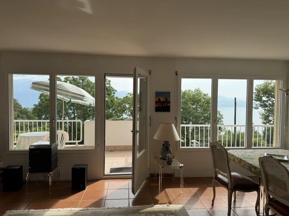 House to rent with lake view