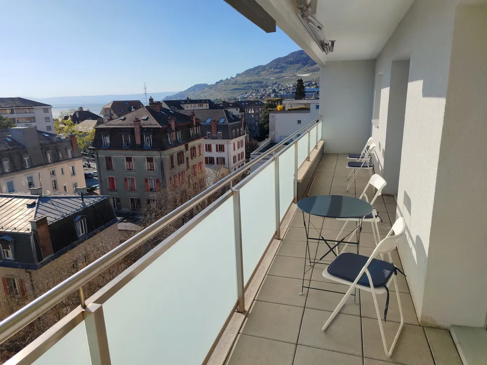 Belle vue dégagée pour cette reprise de bail - 2.5 pièces - Vevey