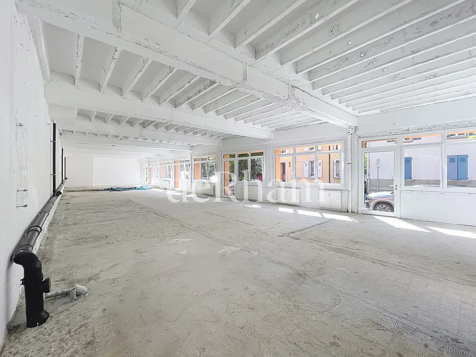 Arcade de 192m2 avec vitrine