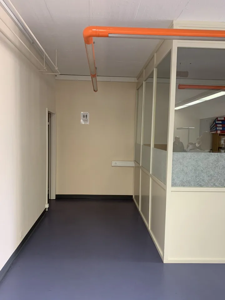 La Tour-de-Peilz, dans l'immeuble abritant la Poste - bureaux au rez