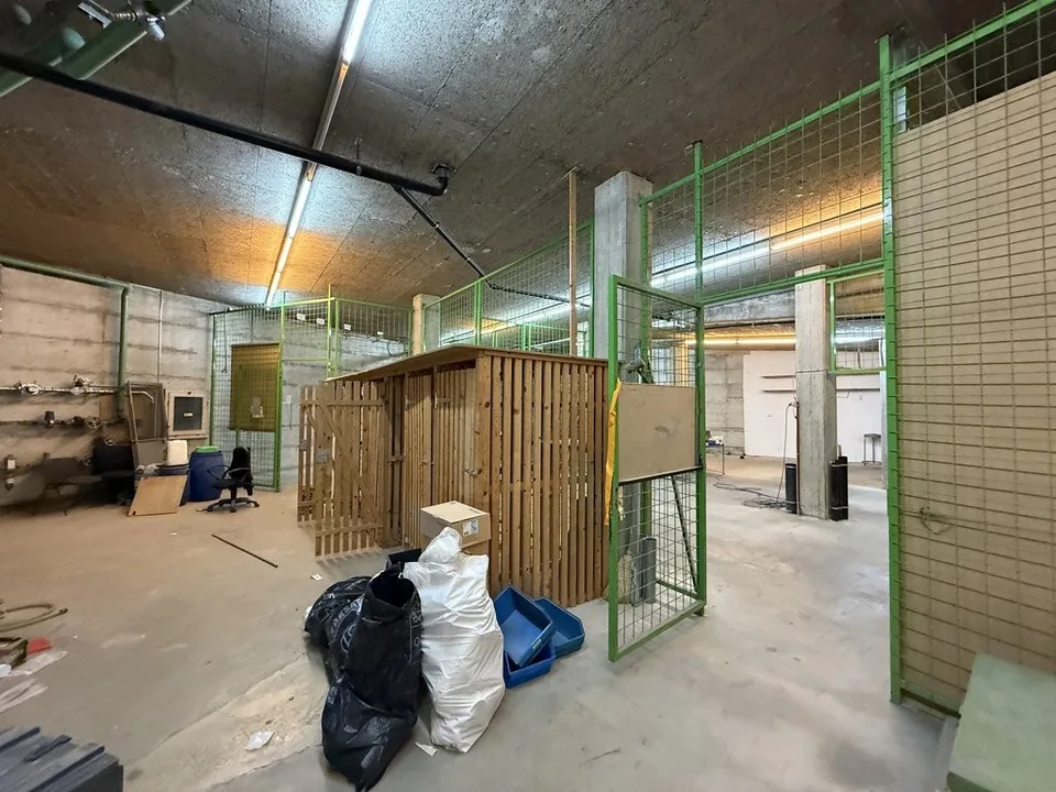 Dépôt spacieux de 620m2 idéalement situé à Clarens !