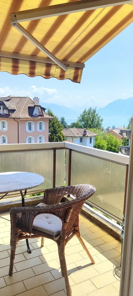 Chambre meublée, lumineuse avec vue lac, calme, proche Lausanne