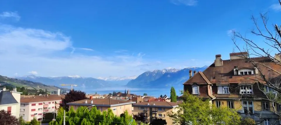 Chambre meublée, lumineuse avec vue lac, calme, proche Lausanne