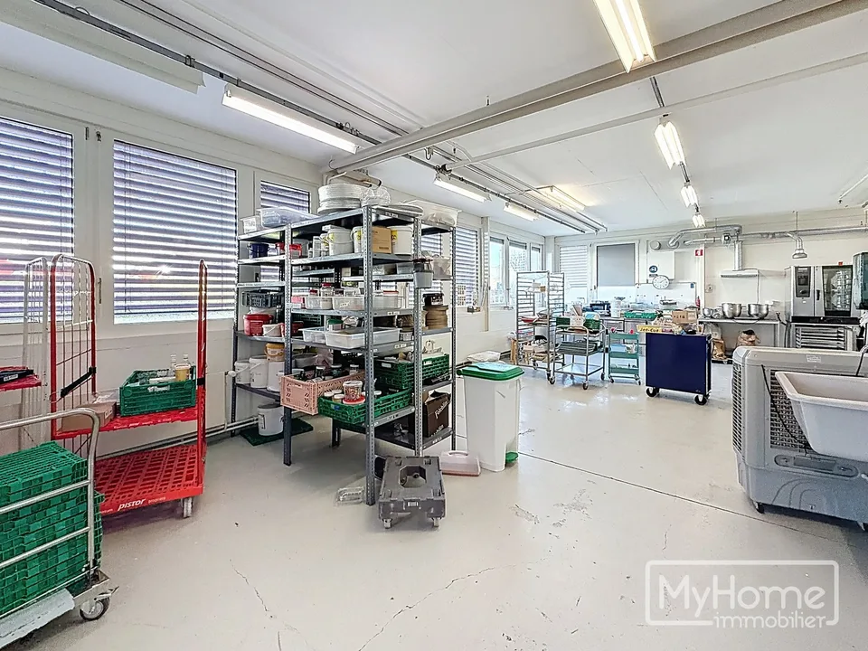 Local commercial de 153m² à louer à Lonay