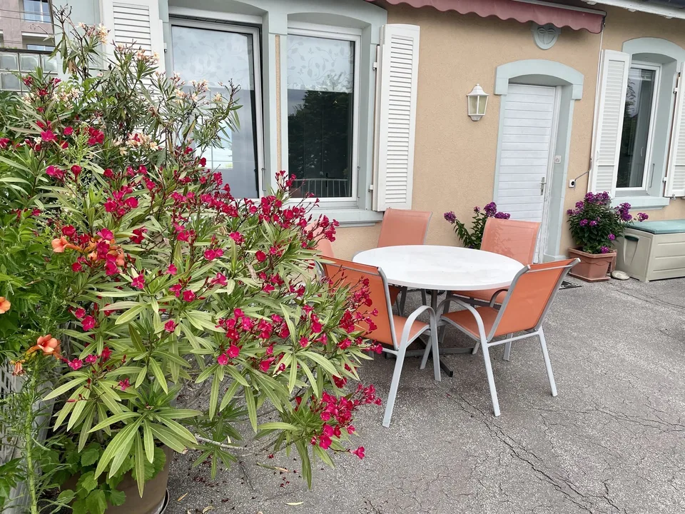 Bord du lac :Petite maison indépendante