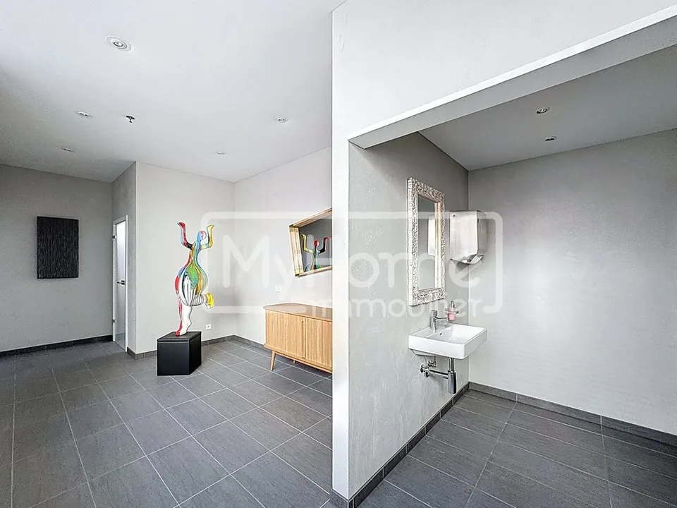 Salle de fitness de 967 m2 à Lonay entièrement équipée à louer
