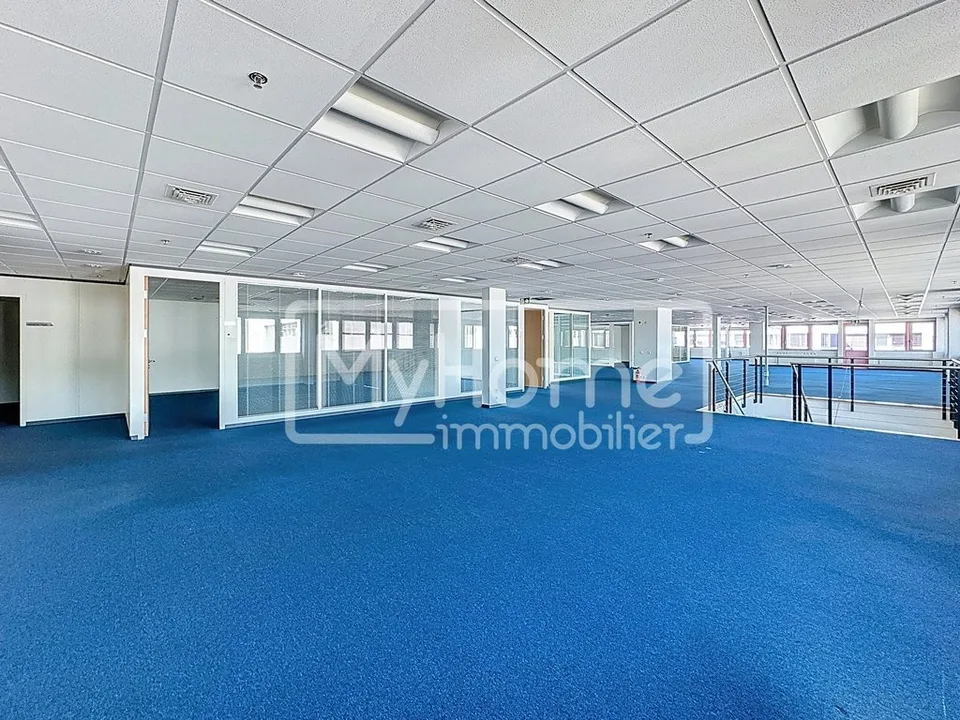 Grande surface commerciale de 1'485 m2 sur 2 niveaux à Lonay
