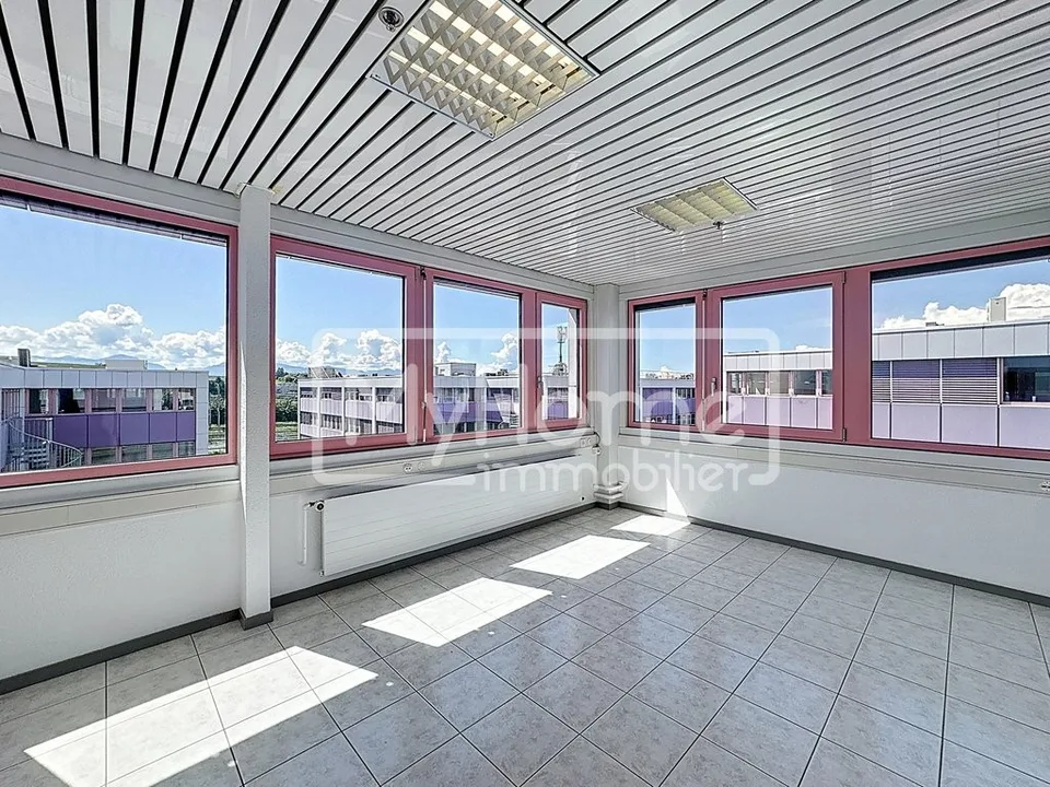 Local commercial lumineux de 103 m2 à Lonay