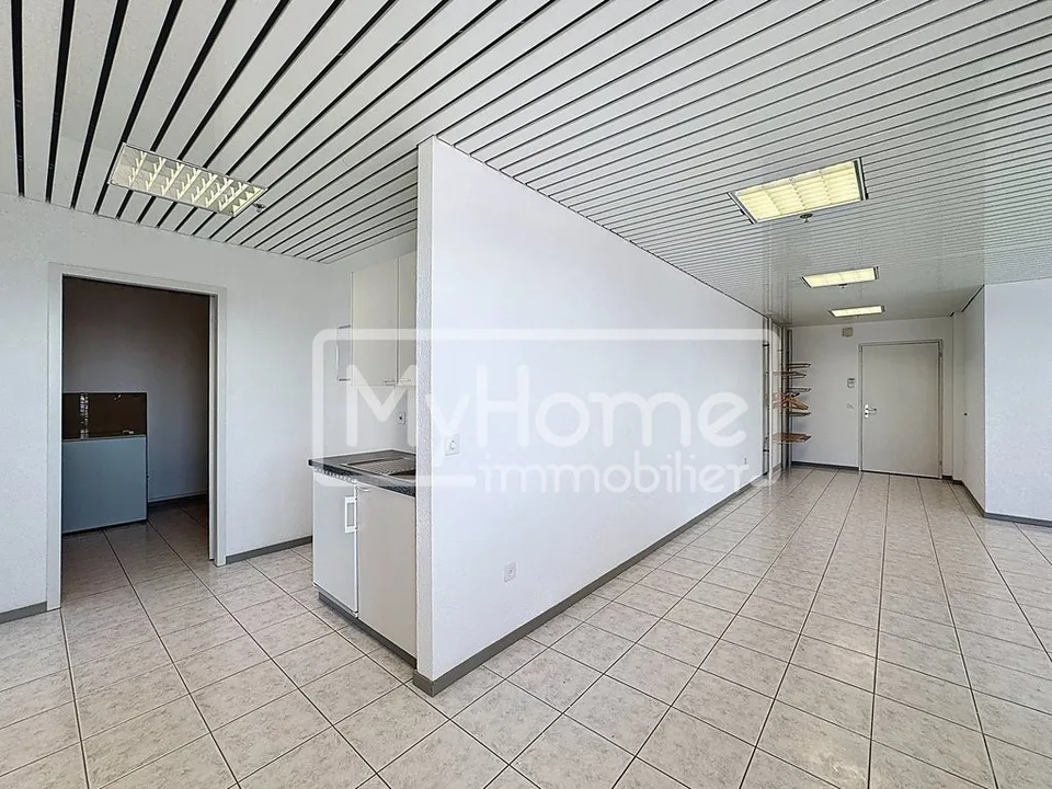 Local commercial lumineux de 103 m2 à Lonay