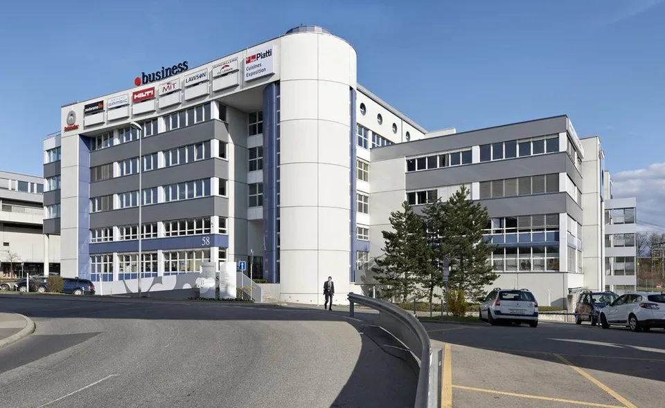 Bureaux proches de l'autoroute A1 et de la gare CFF