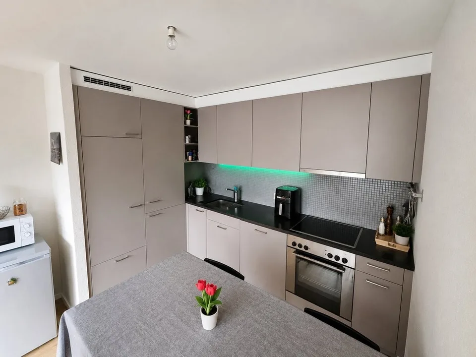 Joli appartement de 2,5 p au 2 étage, idéalement situé.