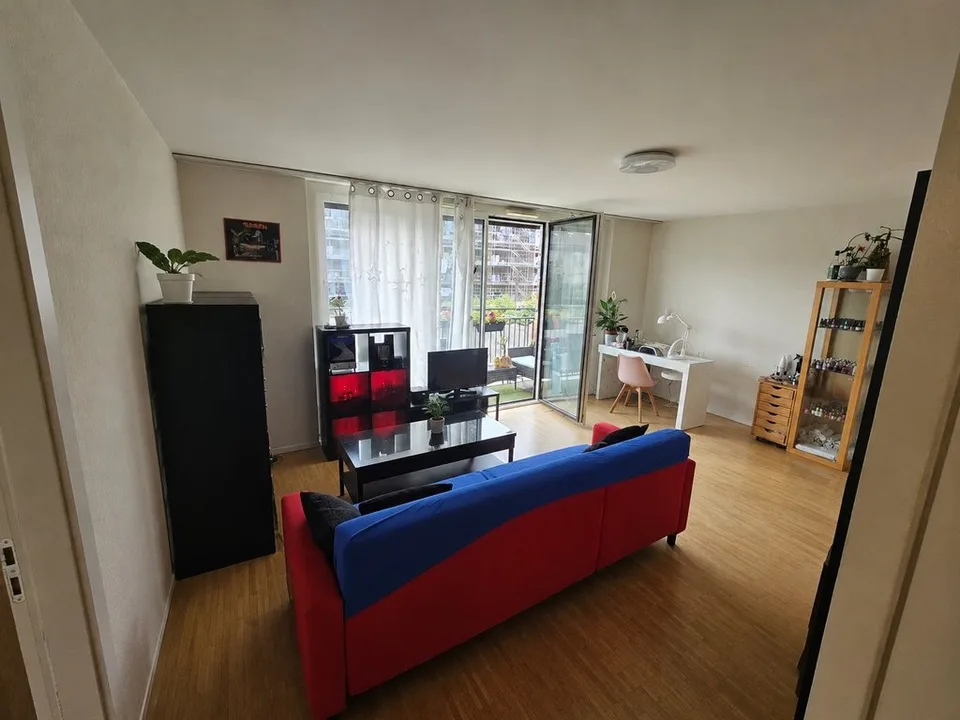 Joli appartement de 2,5 p au 2 étage, idéalement situé.