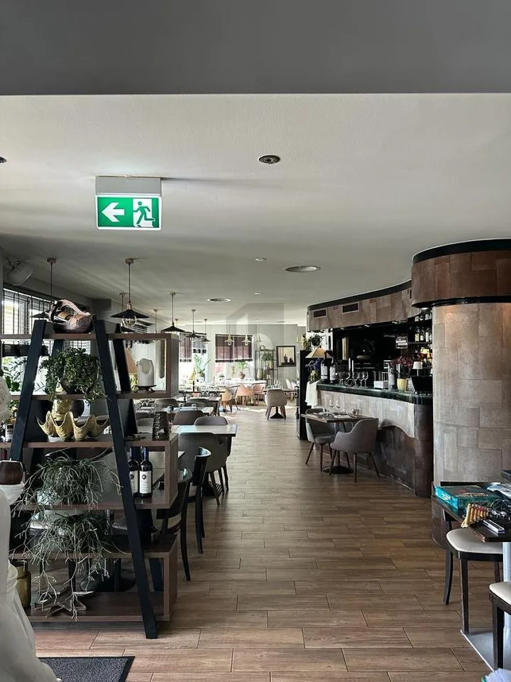 RESTAURANT AVEC FORTE ACTIVITÉ A REMETTRE