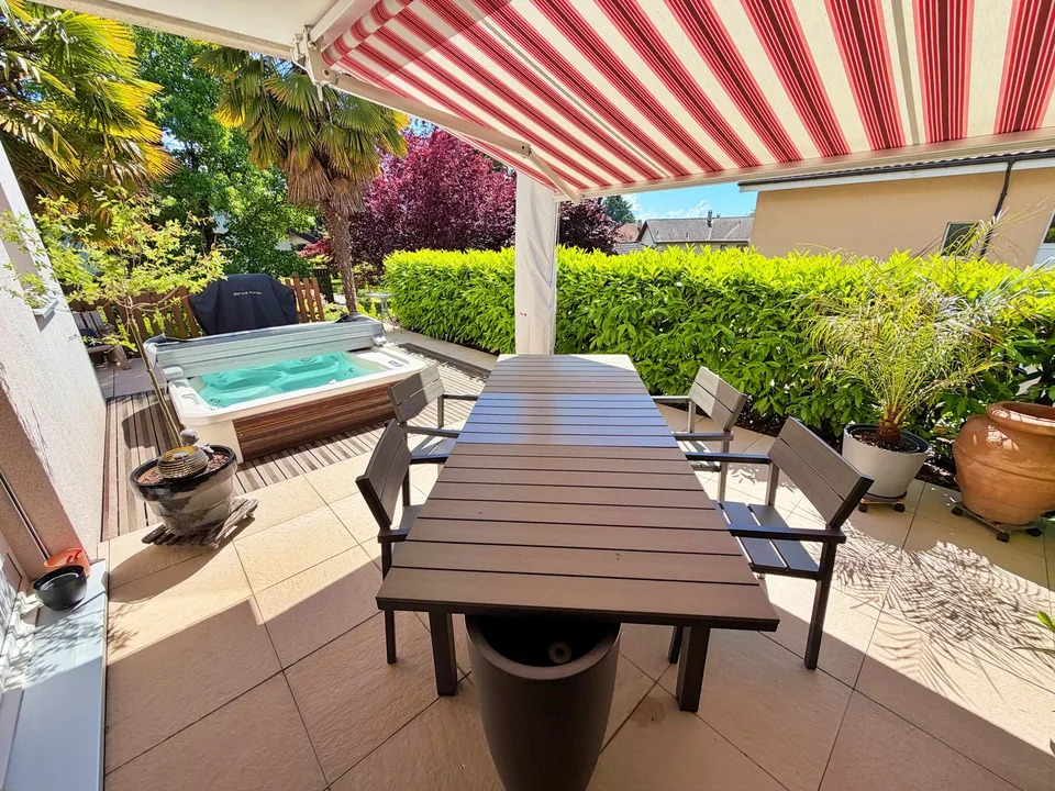 Très bel appartement de 4.5p et 142 m² à Prilly, proche du centre avec toutes les commodités.