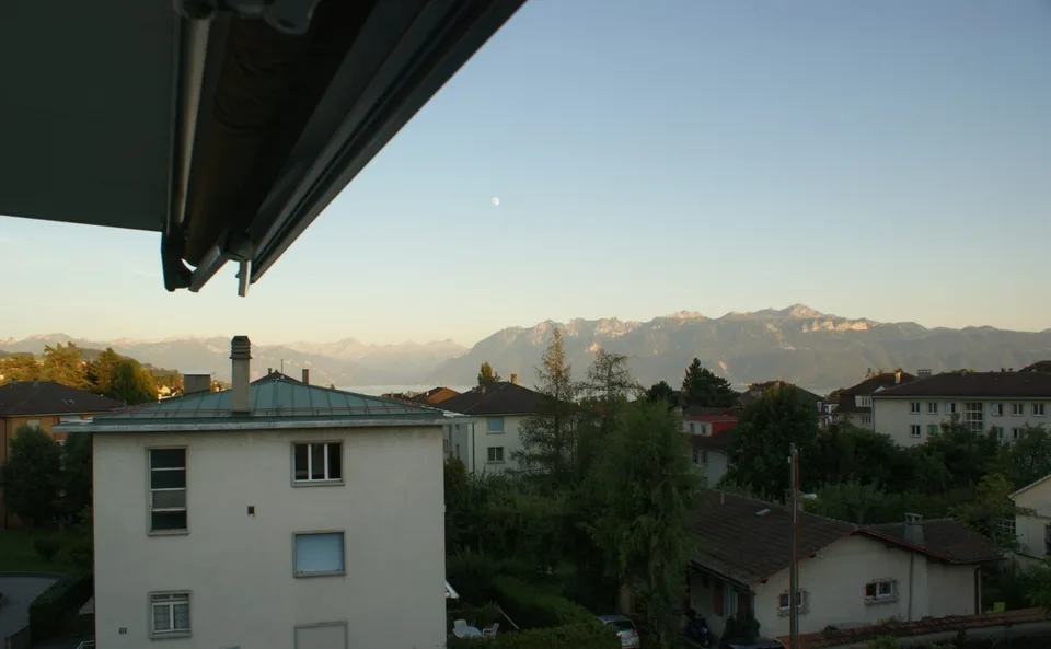 Appartement 4.5 pièces moderne proche CHUV - avec grande terrasse et vue sur les Alpes