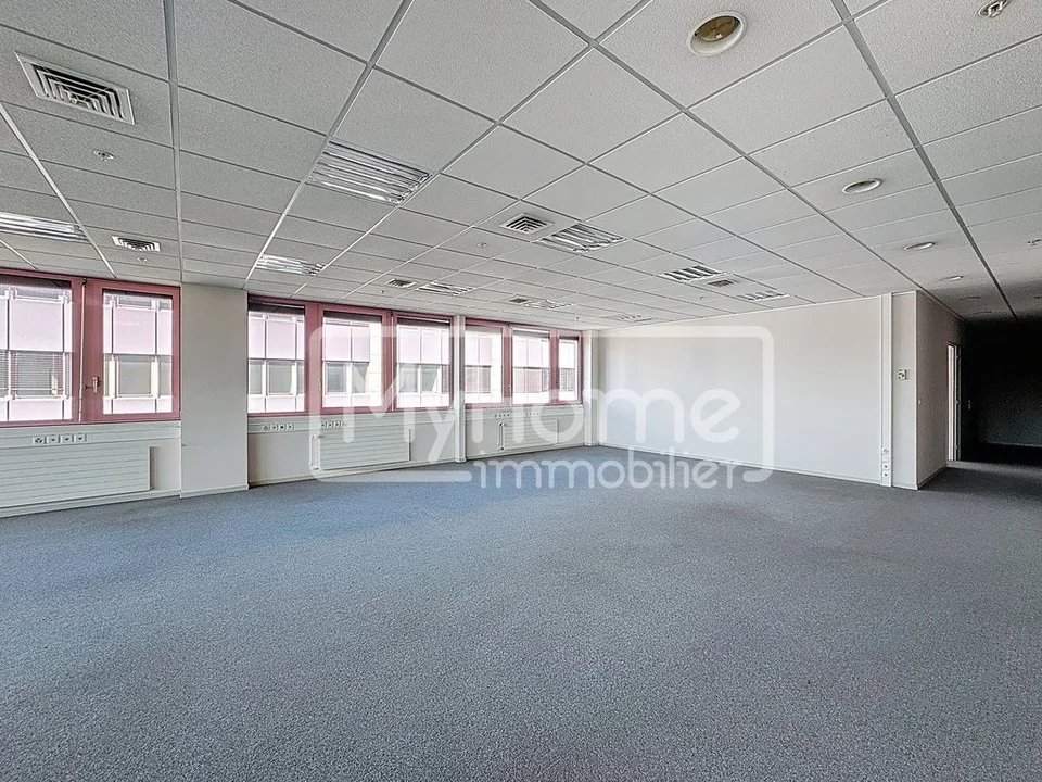 Grand local de 805 m2 avec plus de 8 pièces à Lonay – photo 9 sur 12