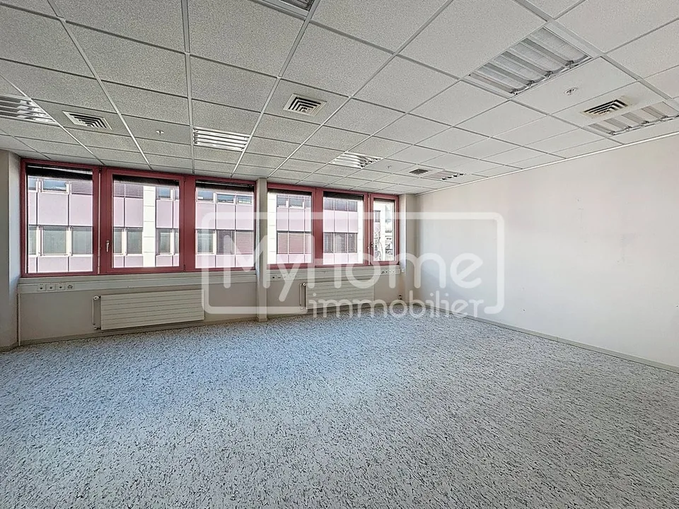 Grand local de 805 m2 avec plus de 8 pièces à Lonay – photo 10 sur 12