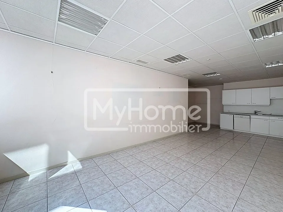 Grand local de 805 m2 avec plus de 8 pièces à Lonay – photo 12 sur 12