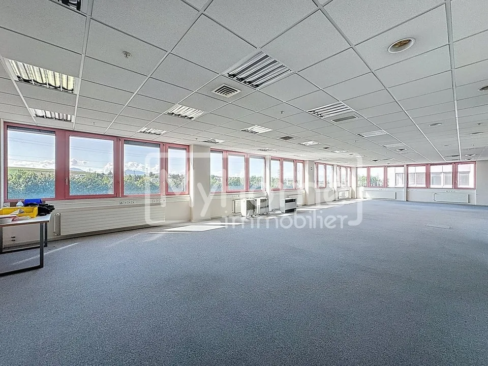 Grand local de 805 m2 avec plus de 8 pièces à Lonay – photo 7 sur 12